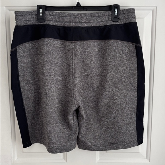 Under Armour Men's Charcoal Athletic Shorts XL - Picture 2 of 7